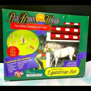 BLUE RIBBON WINNERS VINTAGE 1993 EQUESTRIAN SET HORSE RIDER JUMPS TROPHY SADDLE